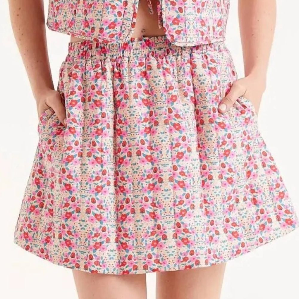 Compania Fantastica Floral quilted Print Skirt with elastic waist size small NWT